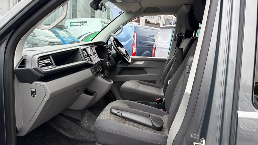 Volkswagen Transporter T32 Swb Diesel 2.0 TDI 150 Highline Kombi Van DSG - Image 12
