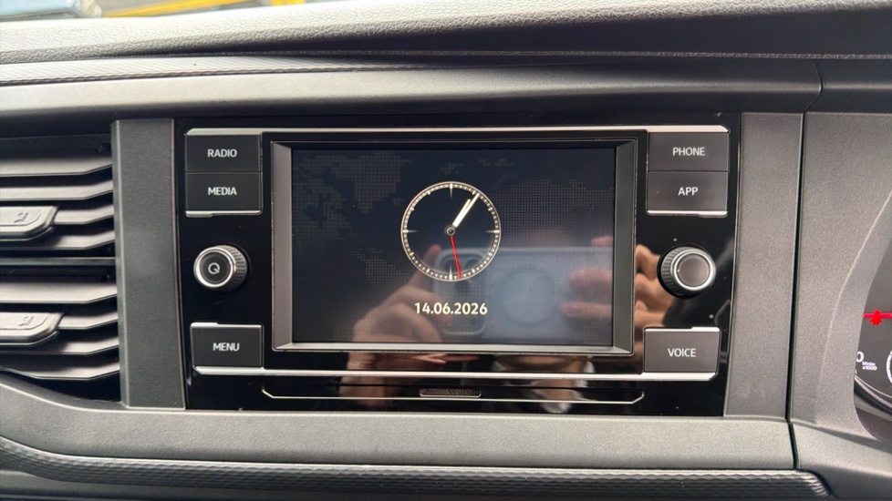 Volkswagen Transporter T32 Swb Diesel 2.0 TDI 150 Highline Kombi Van DSG - Image 13