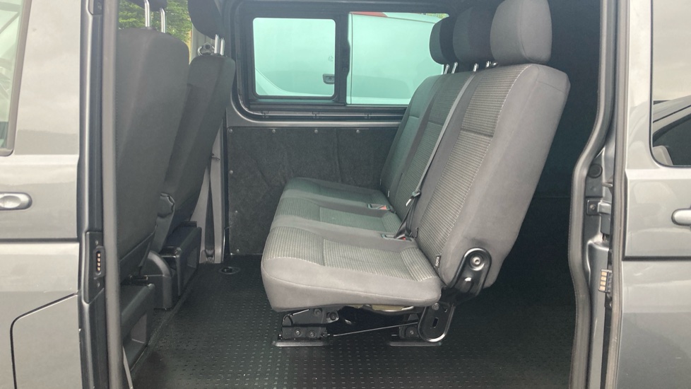 Volkswagen Transporter T32 Swb Diesel 2.0 TDI 150 Highline Kombi Van DSG - Image 30