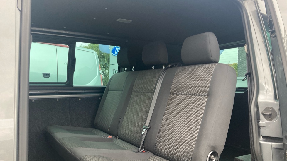 Volkswagen Transporter T32 Swb Diesel 2.0 TDI 150 Highline Kombi Van DSG - Image 31