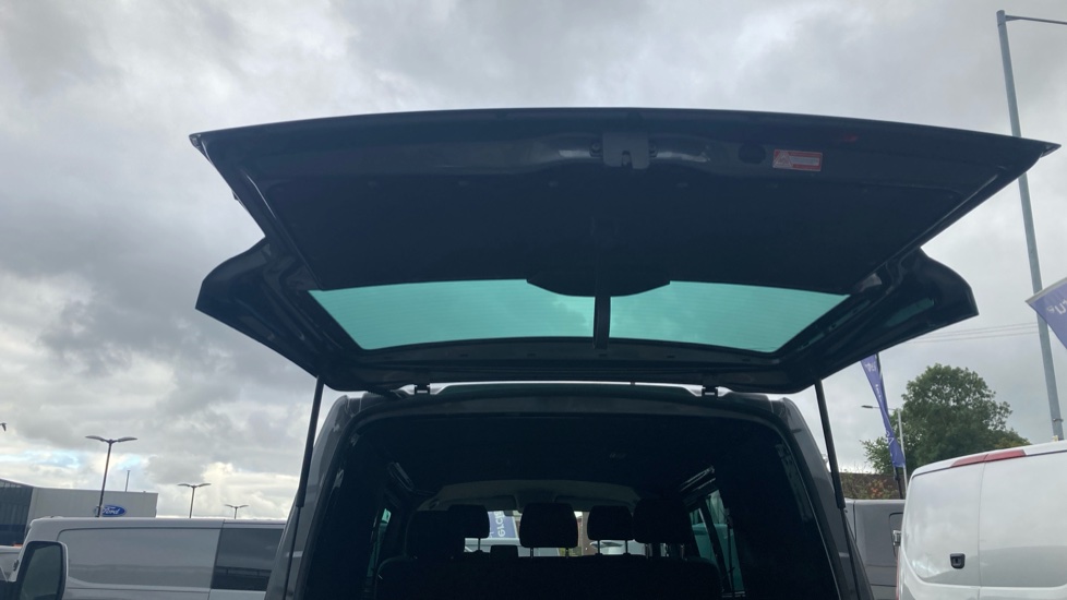 Volkswagen Transporter T32 Swb Diesel 2.0 TDI 150 Highline Kombi Van DSG - Image 32