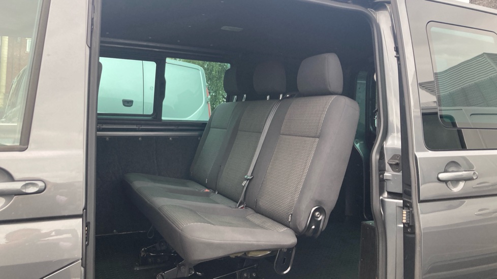 Volkswagen Transporter T32 Swb Diesel 2.0 TDI 150 Highline Kombi Van DSG - Image 36
