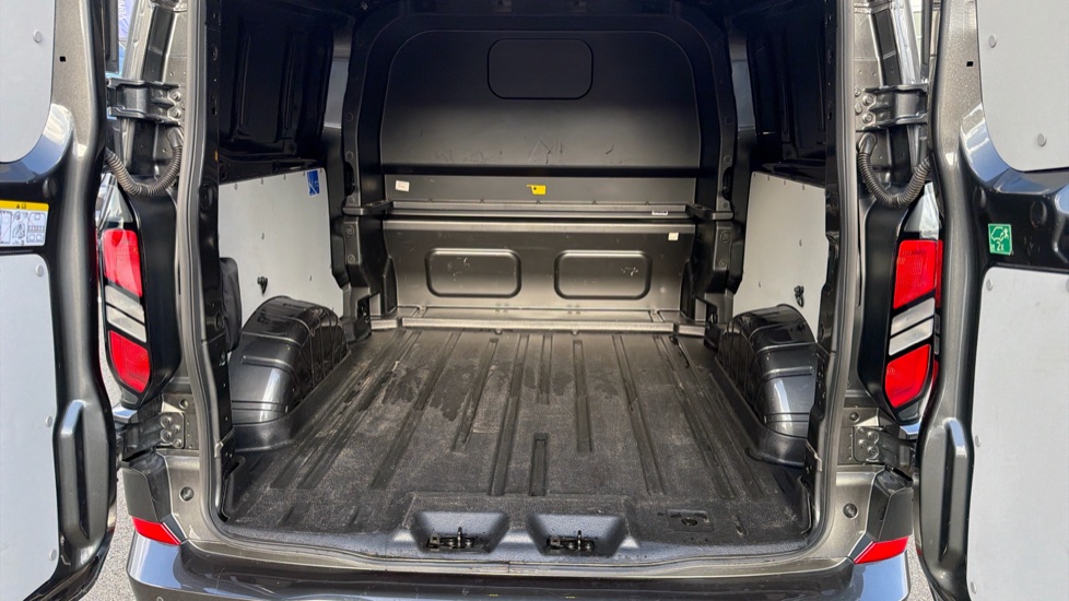 Ford Transit Custom 320 L2 Diesel Fwd 2.0 EcoBlue 170ps H1 Double Cab Van Limited Auto - Image 12