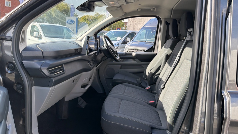 Ford Transit Custom 320 L2 Diesel Fwd 2.0 EcoBlue 170ps H1 Double Cab Van Limited Auto - Image 13
