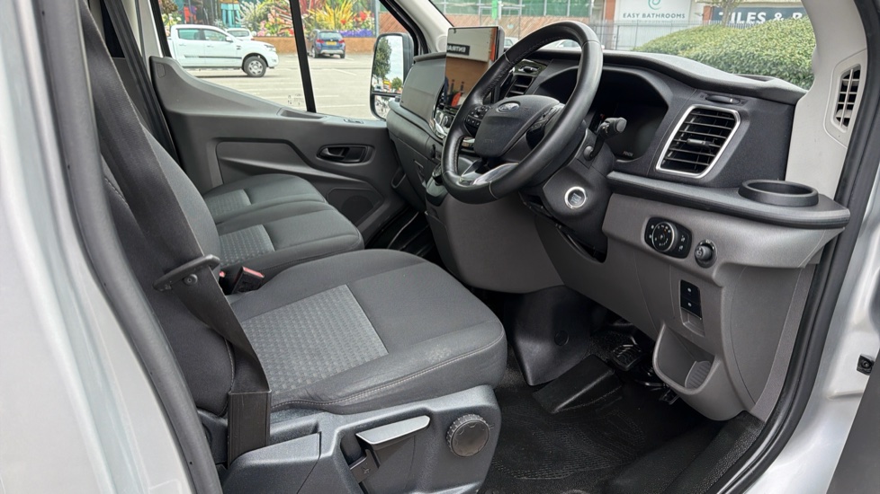 Ford Transit 350 L3 Diesel Fwd 2.0 EcoBlue 165ps H2 Limited Van Auto [Nav] - Image 4