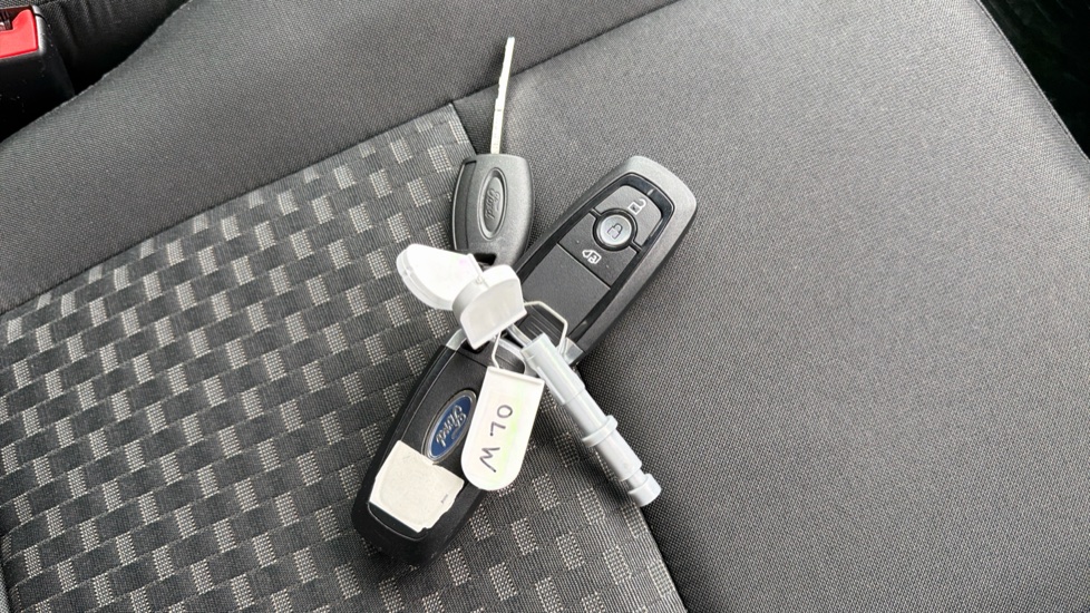 Ford Transit 350 L3 Diesel Fwd 2.0 EcoBlue 165ps H2 Limited Van Auto [Nav] - Image 31
