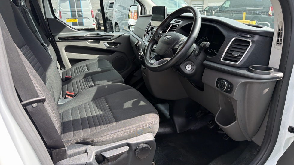 Ford Transit Custom 300 L2 Diesel Fwd 2.0 EcoBlue 130ps Low Roof Limited Van - Image 4