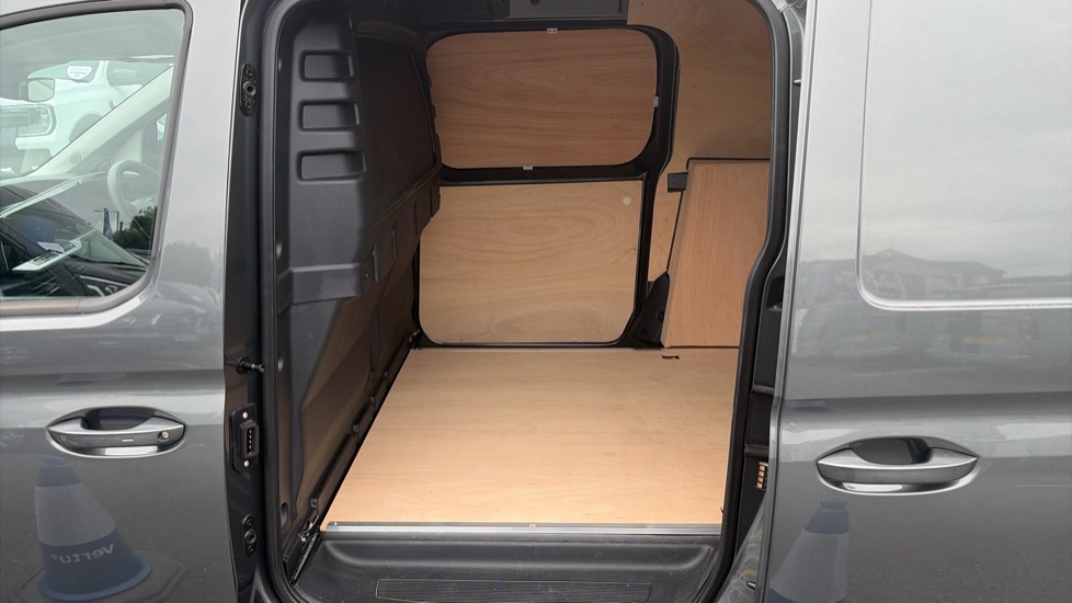 Ford Transit Connect 230 L2 Diesel 2.0 EcoBlue 102ps Limited Van - Image 19