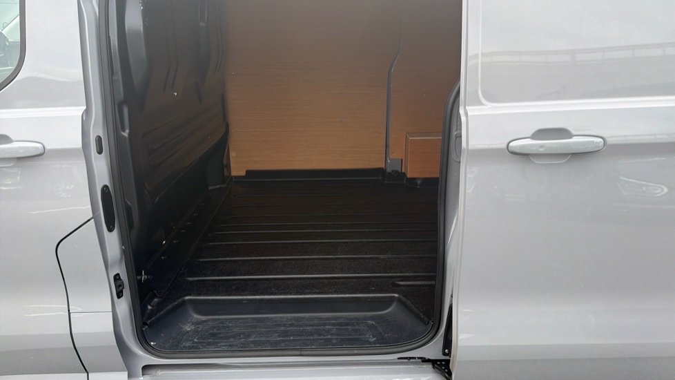 Ford Transit Custom 320 L1 Diesel Fwd 2.0 EcoBlue 136ps H1 Van Limited - Image 21