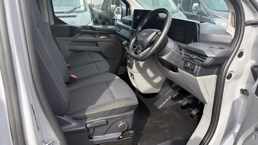 Ford Transit Custom 320 L1 Diesel Fwd 2.0 EcoBlue 136ps H1 Van Limited - Image 4