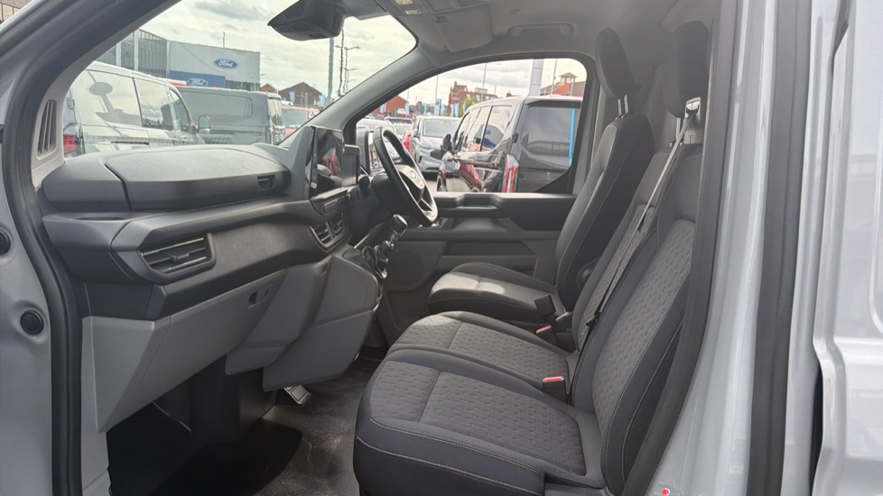 Ford Transit Custom 320 L1 Diesel Fwd 2.0 EcoBlue 136ps H1 Van Limited - Image 20