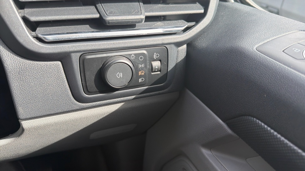 Ford Transit Custom 320 L1 Diesel Fwd 2.0 EcoBlue 136ps H1 Van Limited - Image 34