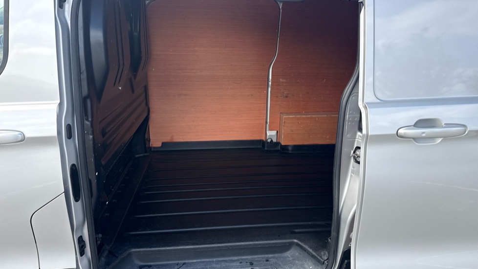 Ford Transit Custom 300 L1 Diesel Fwd 2.0 EcoBlue 136ps H1 Van Limited - Image 5