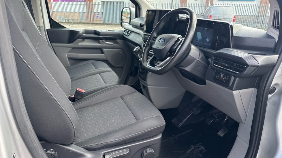 Ford Transit Custom 300 L1 Diesel Fwd 2.0 EcoBlue 136ps H1 Van Limited - Image 6