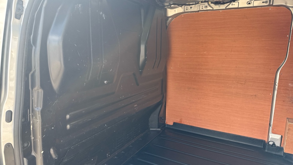 Ford Transit Custom 300 L1 Diesel Fwd 2.0 EcoBlue 136ps H1 Van Limited - Image 18
