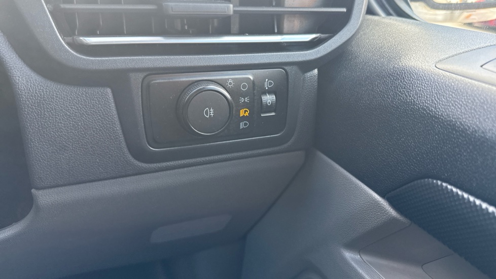 Ford Transit Custom 300 L1 Diesel Fwd 2.0 EcoBlue 136ps H1 Van Limited - Image 34