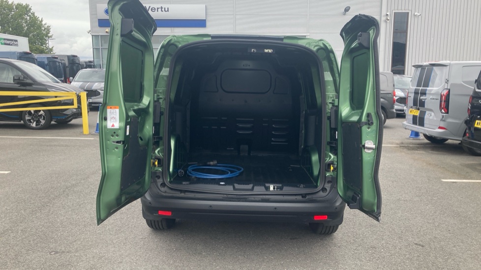Ford Transit Courier E-Transit Courier 100kW 43kWh Trend Van Auto - Image 27