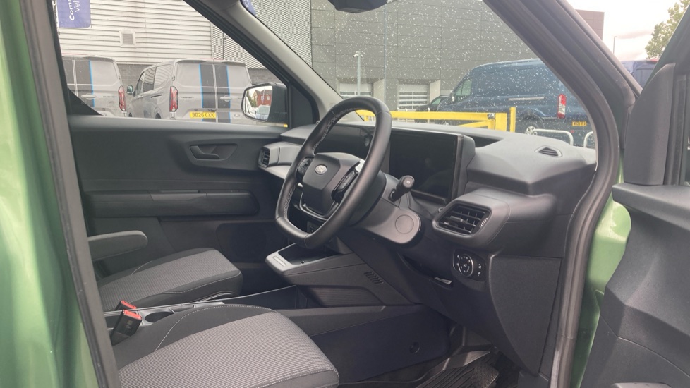 Ford Transit Courier E-Transit Courier 100kW 43kWh Trend Van Auto - Image 4