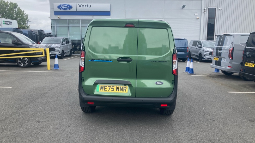 Ford Transit Courier E-Transit Courier 100kW 43kWh Trend Van Auto - Image 26