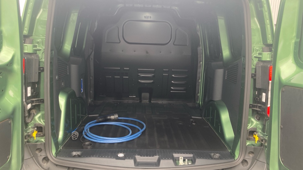 Ford Transit Courier E-Transit Courier 100kW 43kWh Trend Van Auto - Image 28