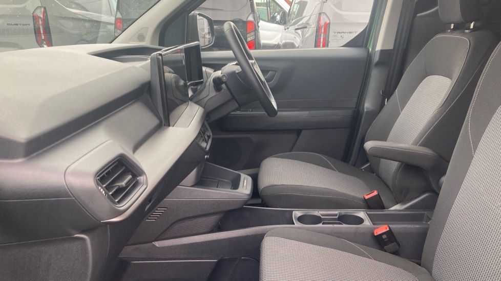 Ford Transit Courier E-Transit Courier 100kW 43kWh Trend Van Auto - Image 18