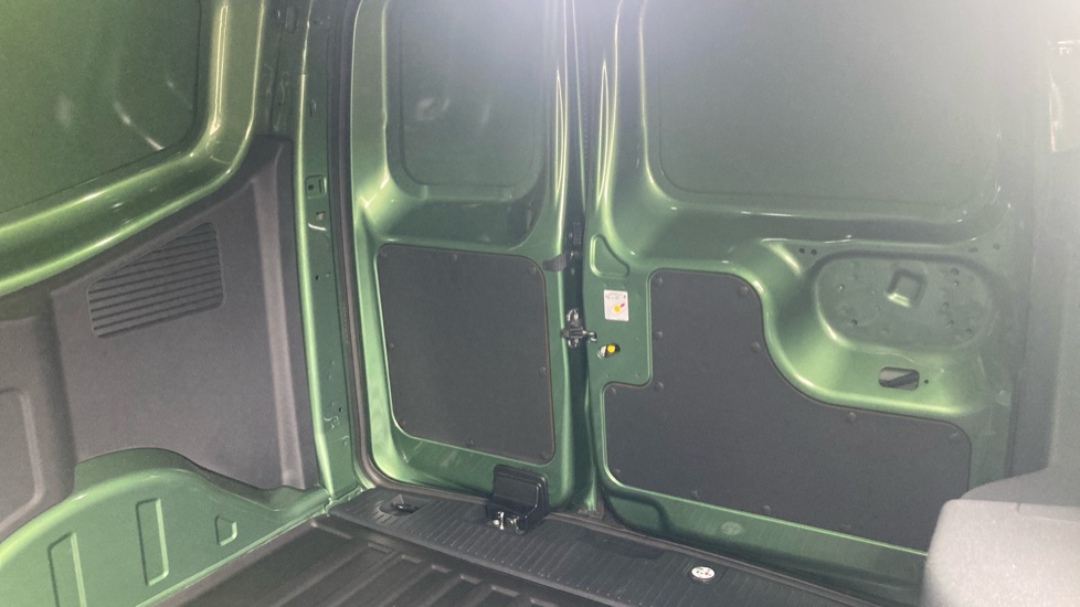 Ford Transit Courier E-Transit Courier 100kW 43kWh Trend Van Auto - Image 21