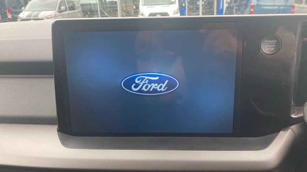 Ford Transit Courier E-Transit Courier 100kW 43kWh Trend Van Auto - Image 9