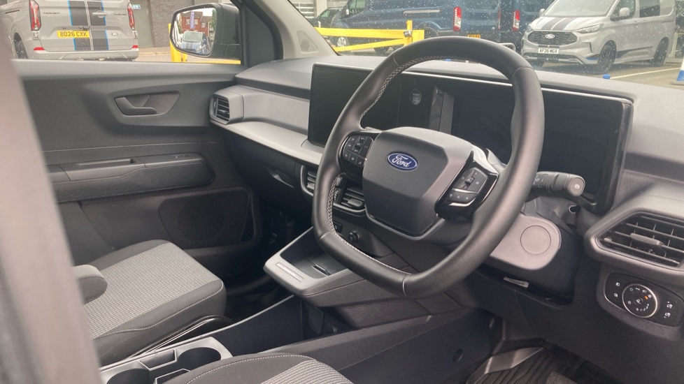 Ford Transit Courier E-Transit Courier 100kW 43kWh Trend Van Auto - Image 5