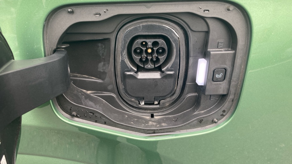 Ford Transit Courier E-Transit Courier 100kW 43kWh Trend Van Auto - Image 35