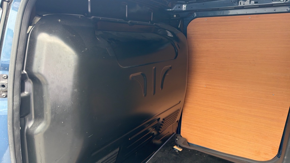 Ford Transit Connect 250 L2 Diesel 1.5 EcoBlue 100ps Active Van - Image 23