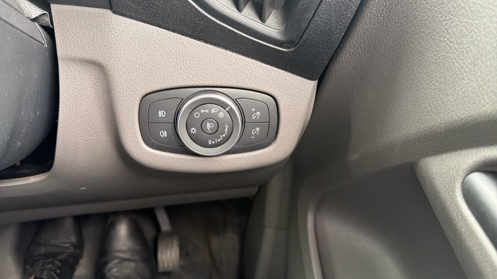 Ford Transit Connect 250 L2 Diesel 1.5 EcoBlue 100ps Active Van - Image 35