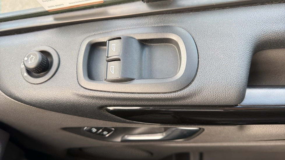 Ford Transit Custom 300 L1 Diesel Fwd 2.0 EcoBlue 170ps Low Roof Trail Van - Image 32