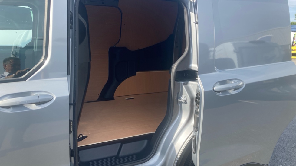 Ford Transit Courier Diesel 1.5 EcoBlue Active Van - Image 16