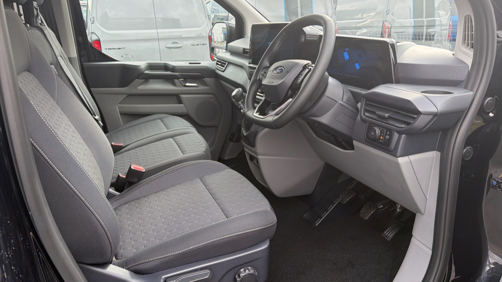 Ford Transit Custom 320 L1 Diesel Fwd 2.0 EcoBlue 150ps H1 Double Cab Van Limited - Image 6