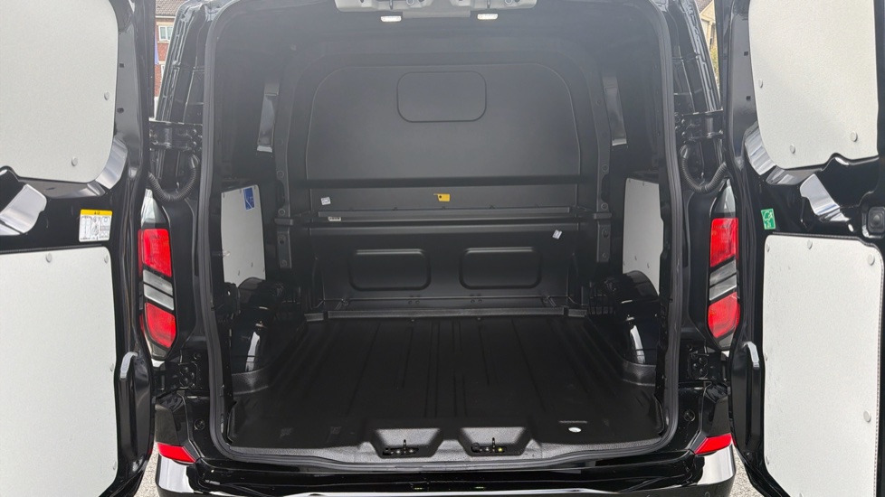 Ford Transit Custom 320 L1 Diesel Fwd 2.0 EcoBlue 150ps H1 Double Cab Van Limited - Image 12
