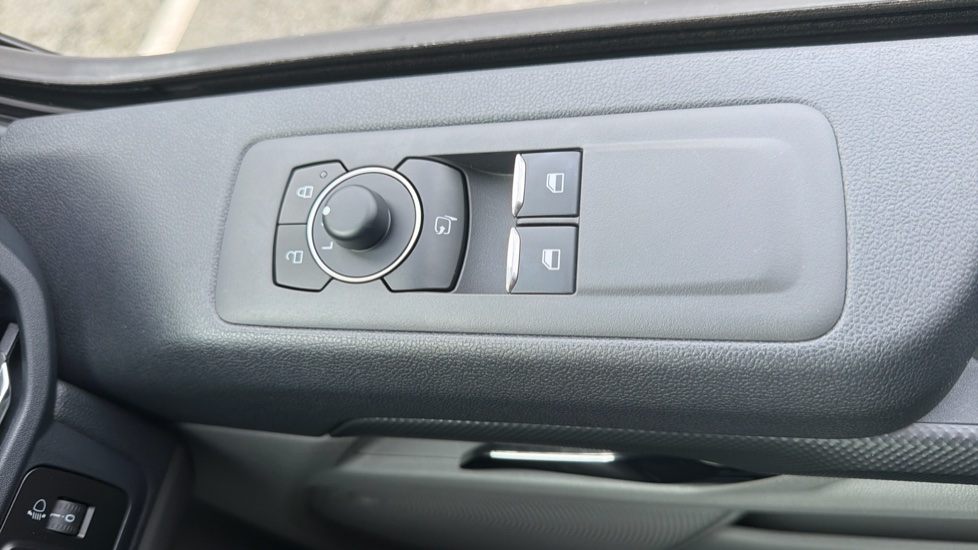Ford Transit Custom 320 L1 Diesel Fwd 2.0 EcoBlue 150ps H1 Double Cab Van Limited - Image 30
