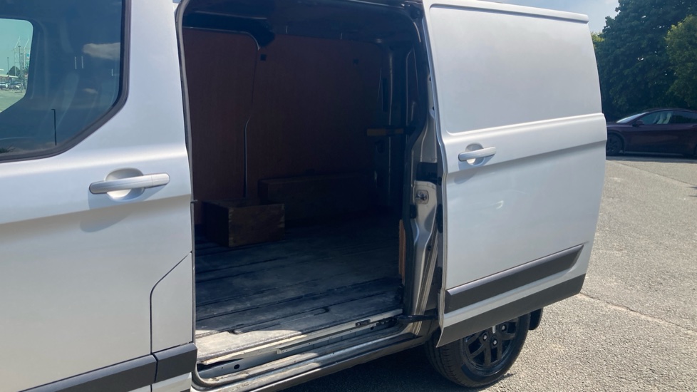 Ford Transit Custom 300 L1 Diesel Fwd 2.0 EcoBlue 130ps Low Roof Trail Van - Image 5