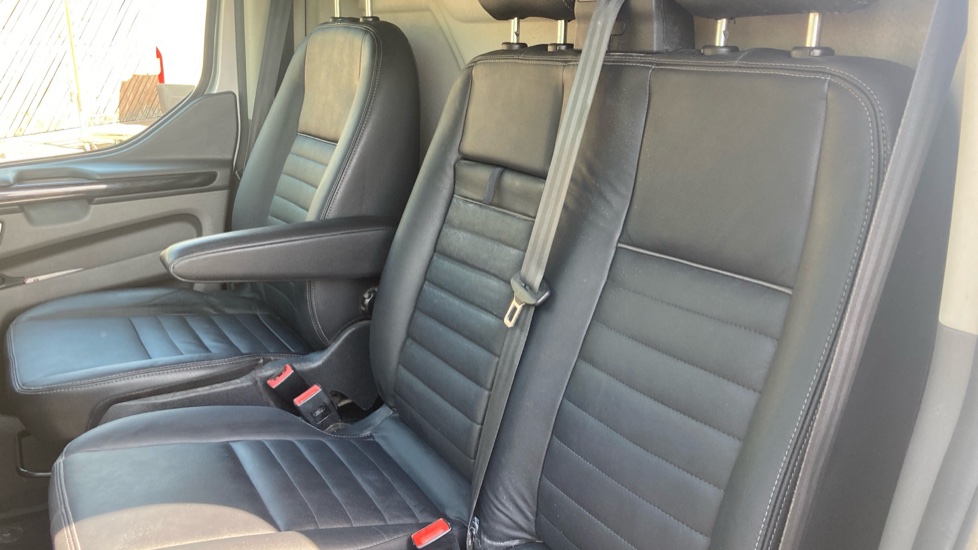 Ford Transit Custom 300 L1 Diesel Fwd 2.0 EcoBlue 130ps Low Roof Trail Van - Image 26