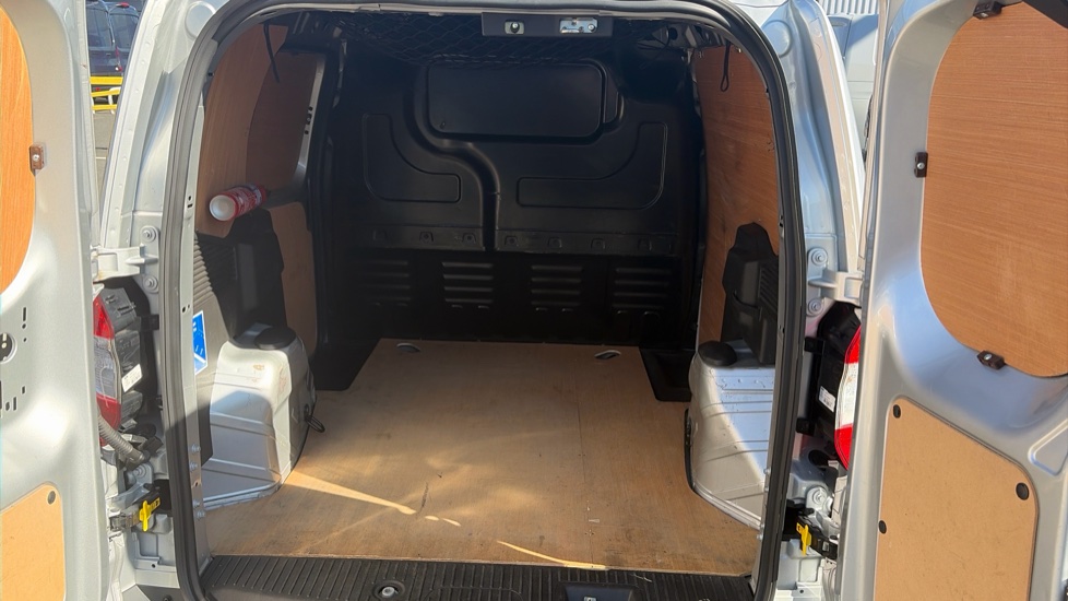 Ford Transit Courier Diesel 1.5 TDCi 100ps Limited Van [6 Speed] - Image 12