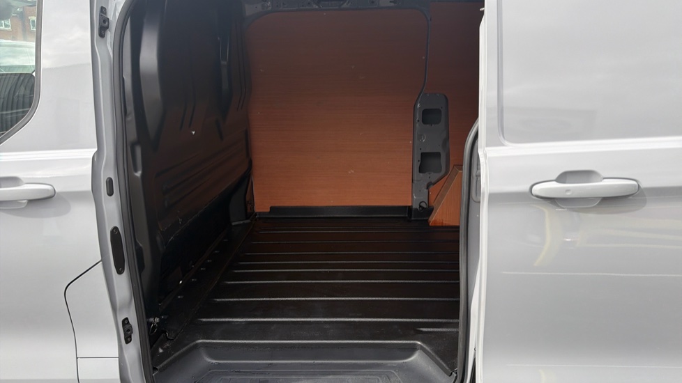 Ford Transit Custom 320 L1 Diesel Fwd 2.0 EcoBlue 136ps H1 Van Limited Auto - Image 18