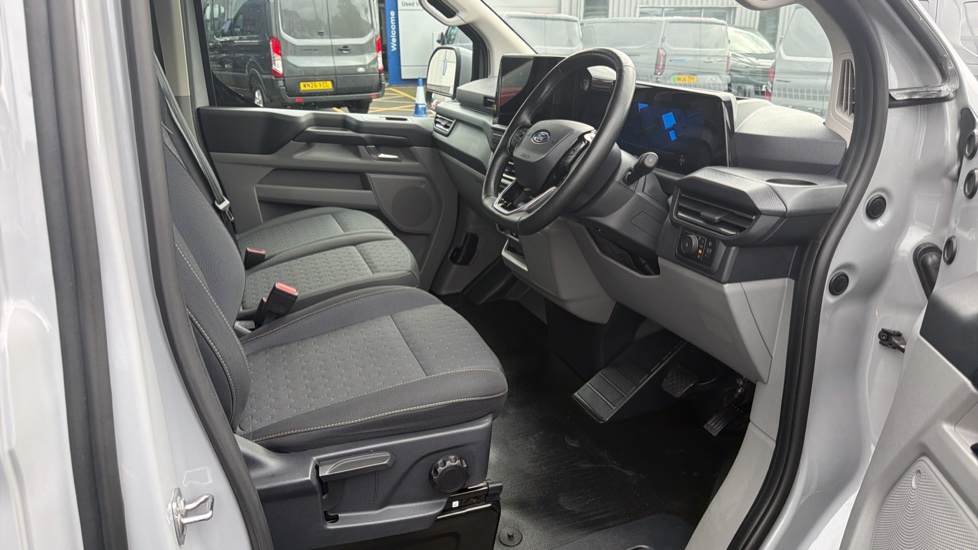 Ford Transit Custom 320 L1 Diesel Fwd 2.0 EcoBlue 136ps H1 Van Limited Auto - Image 4