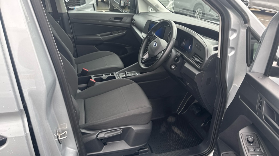 Ford Transit Connect 240 L2 Diesel 2.0 EcoBlue 122ps Trend Van Auto - Image 4