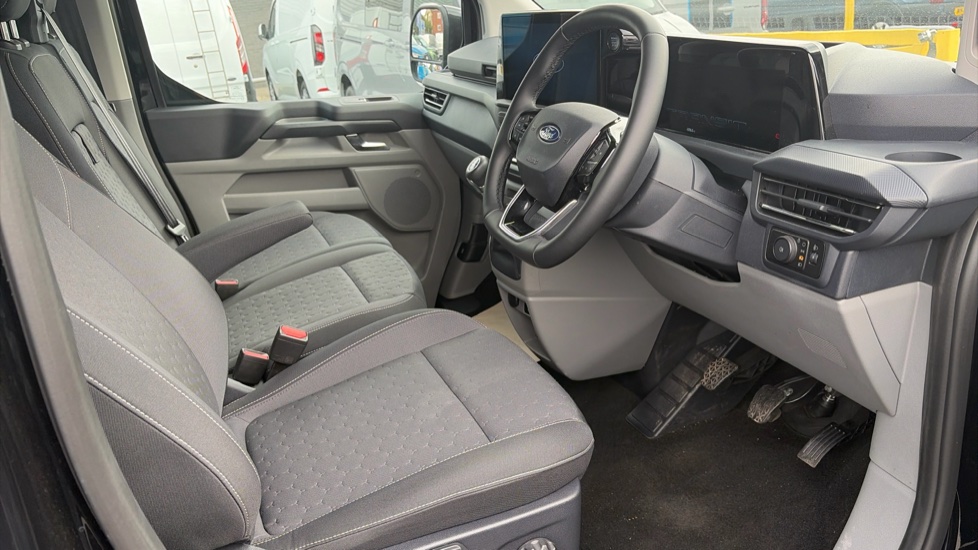 Ford Transit Custom 320 L1 Diesel Fwd 2.0 EcoBlue 136ps H1 Double Cab Van Limited - Image 4