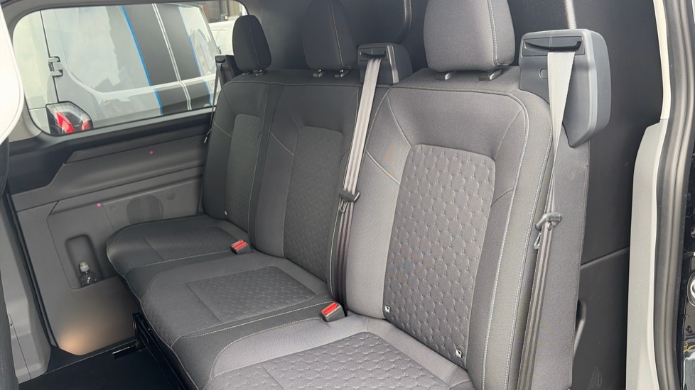 Ford Transit Custom 320 L1 Diesel Fwd 2.0 EcoBlue 136ps H1 Double Cab Van Limited - Image 21