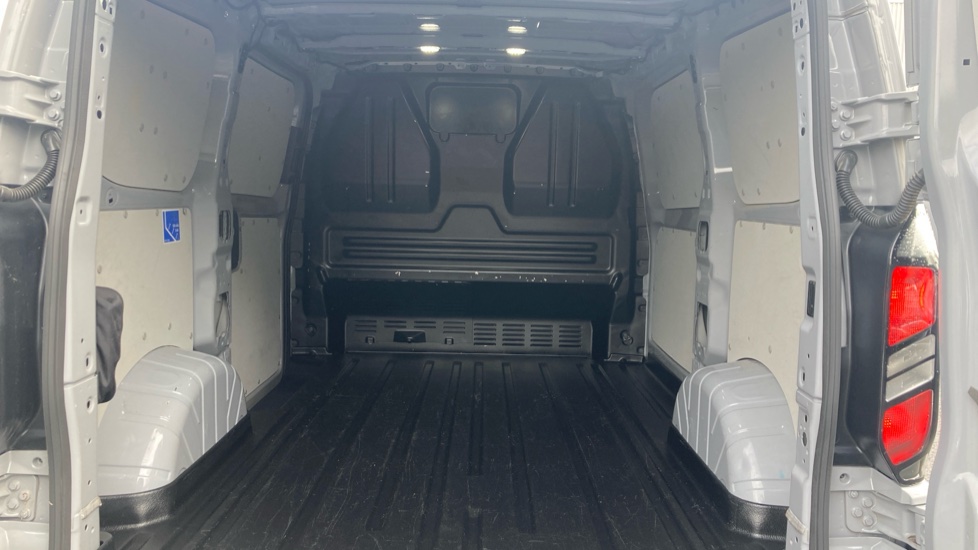 Ford Transit Custom 320 L1 Diesel Fwd 2.0 EcoBlue 136ps H1 Van Limited - Image 12