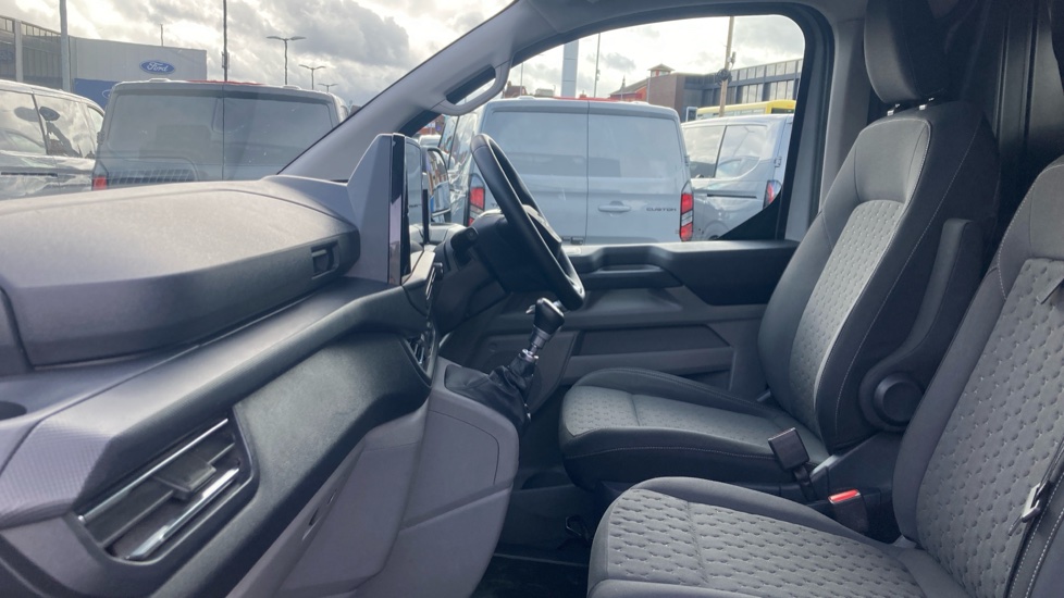 Ford Transit Custom 320 L1 Diesel Fwd 2.0 EcoBlue 136ps H1 Van Limited - Image 13