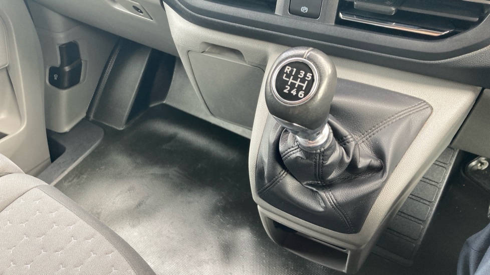 Ford Transit Custom 320 L1 Diesel Fwd 2.0 EcoBlue 136ps H1 Van Limited - Image 25