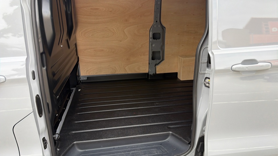 Ford Transit Custom 320 L2 Petrol Fwd 2.5 PHEV 232ps H1 Van Limited Auto - Image 5