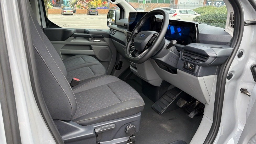 Ford Transit Custom 320 L2 Petrol Fwd 2.5 PHEV 232ps H1 Van Limited Auto - Image 6