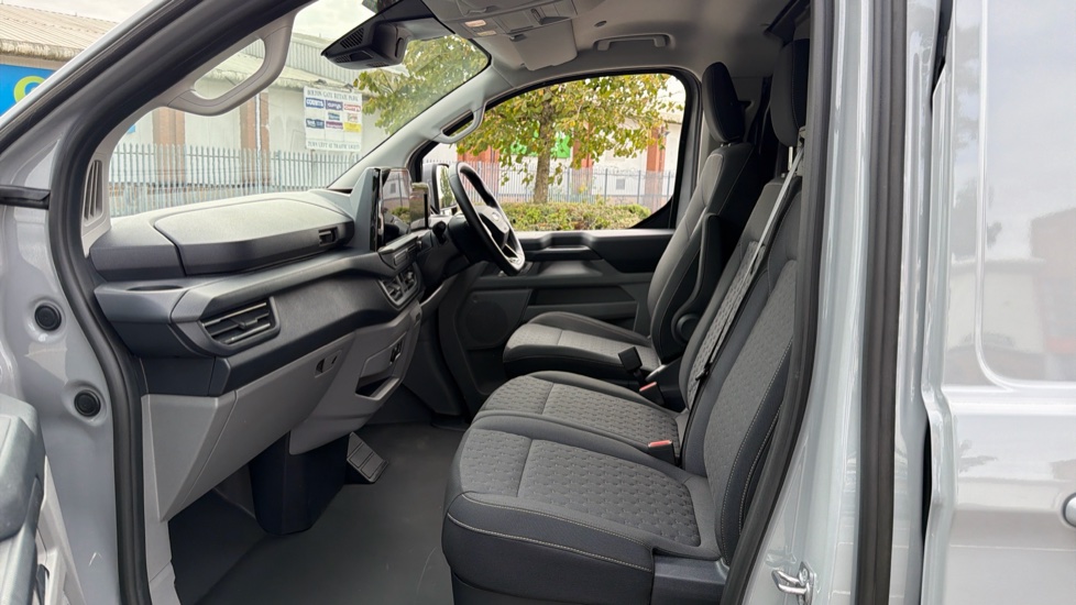 Ford Transit Custom 320 L2 Petrol Fwd 2.5 PHEV 232ps H1 Van Limited Auto - Image 13